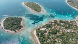 Passeios em Grupo — Lagoa Azul & Trogir — Passeio de Meio Dia pelas 3 Ilhas