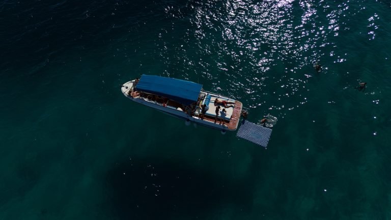 Passeio Privado — Lagoa Azul & Trogir — Meio Dia pelas 3 Ilhas (1–12 pessoas)