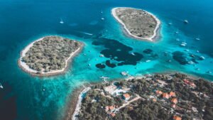 Passeio Privado — Lagoa Azul & Trogir — Meio Dia pelas 3 Ilhas (1–12 pessoas)